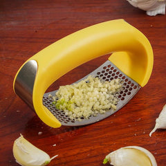 FlexiCrush™|Unleash Flavorful Feats with the Ultimate Garlic Press.