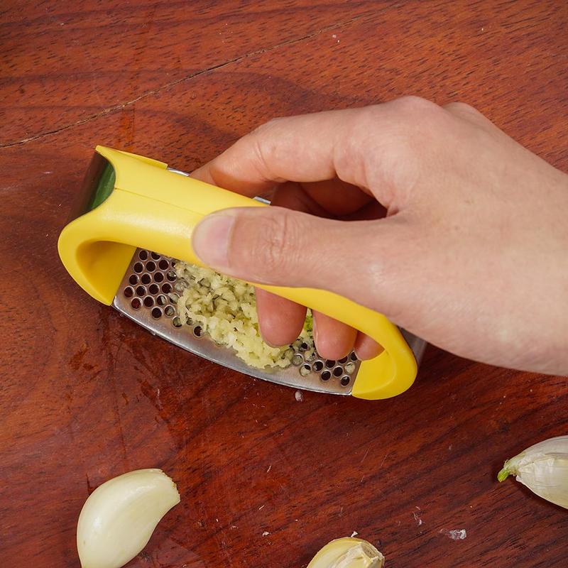 FlexiCrush™|Unleash Flavorful Feats with the Ultimate Garlic Press.