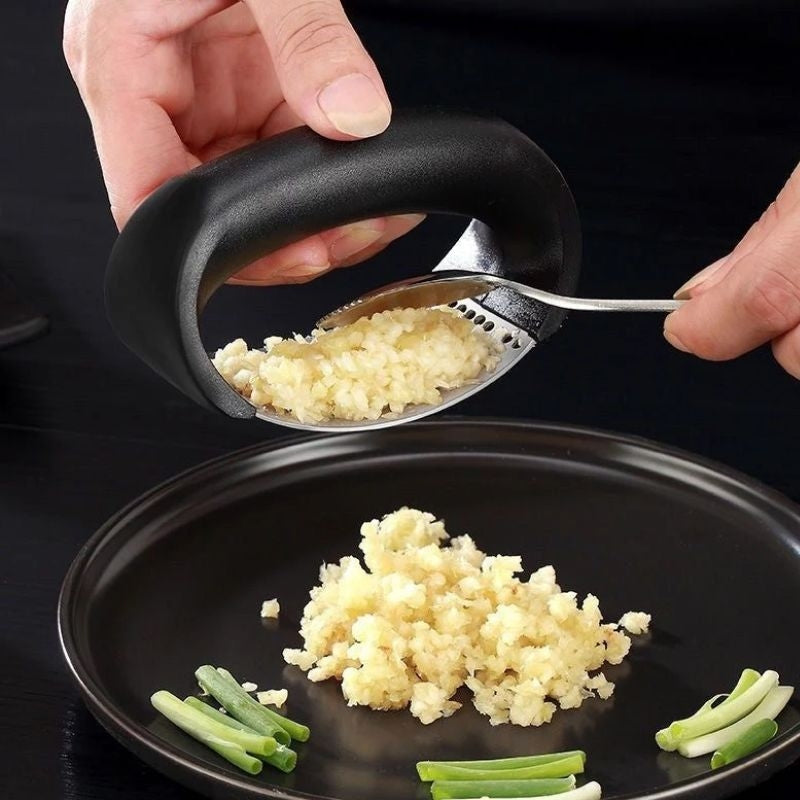 FlexiCrush™|Unleash Flavorful Feats with the Ultimate Garlic Press.